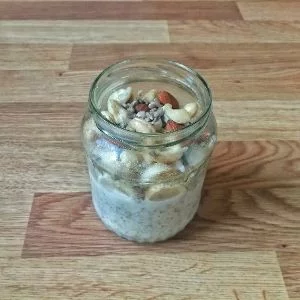 Avena en remojo con leche y frutos secos DESAYUNO.