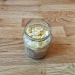 Leche con avena en remojo la noche anterior, un desayuno fácil y rápido.
