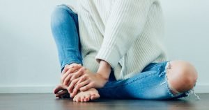 fortalece los dedos de tus pies en casa