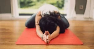 Mejorar la postura de cabeza adelantada - Entrenador wellness