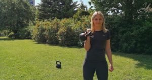 como agarrar la pesa rusa rusa