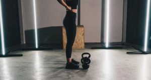 ejercicios con kettlebell para piernas y glúteos
